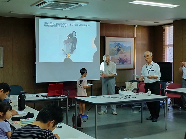 首を振りふりよちよち歩くゆかいなペンギン～（小学校低学年向け）